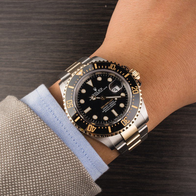 Rolex Sea-Dweller yellow gold Bezel and black dial comInline Delivery Info